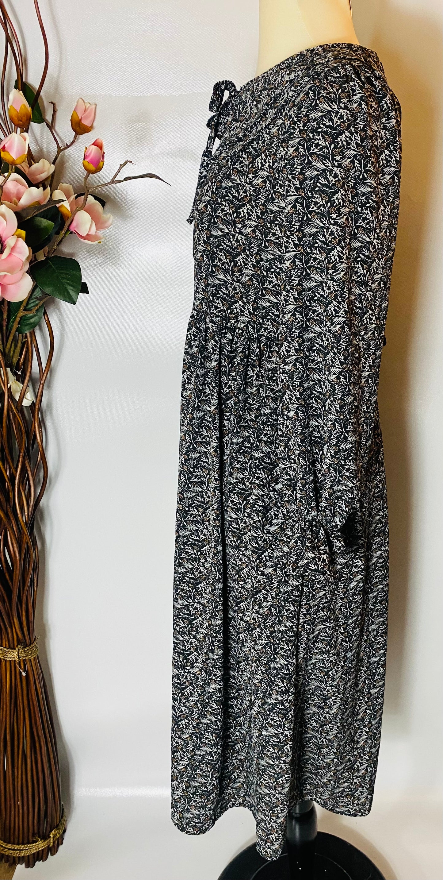 Viviana Black Floral Midi Dress